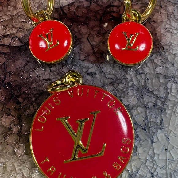 The Unbranded Brand Jewelry - Louis Vuitton Red and Gold Jewelry Set